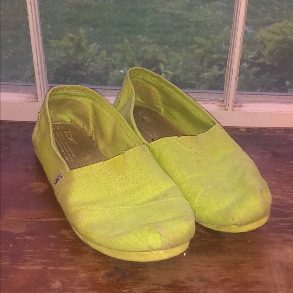 Neon green toms